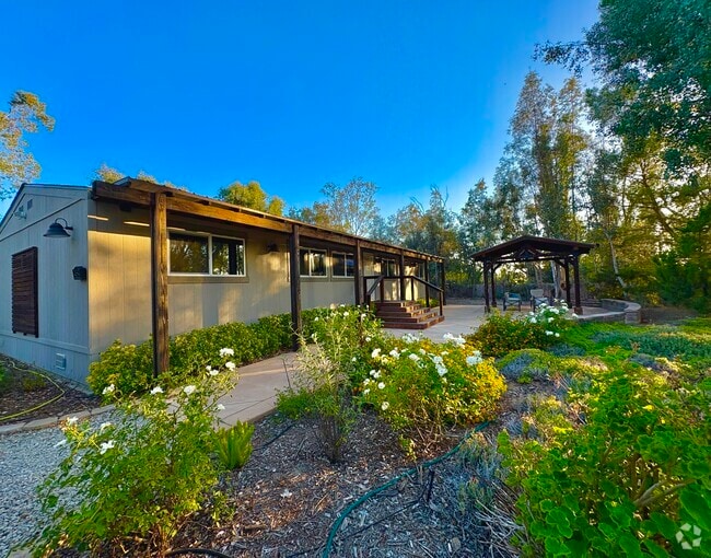 Building Photo - 35635 Glenoaks Rd Rental