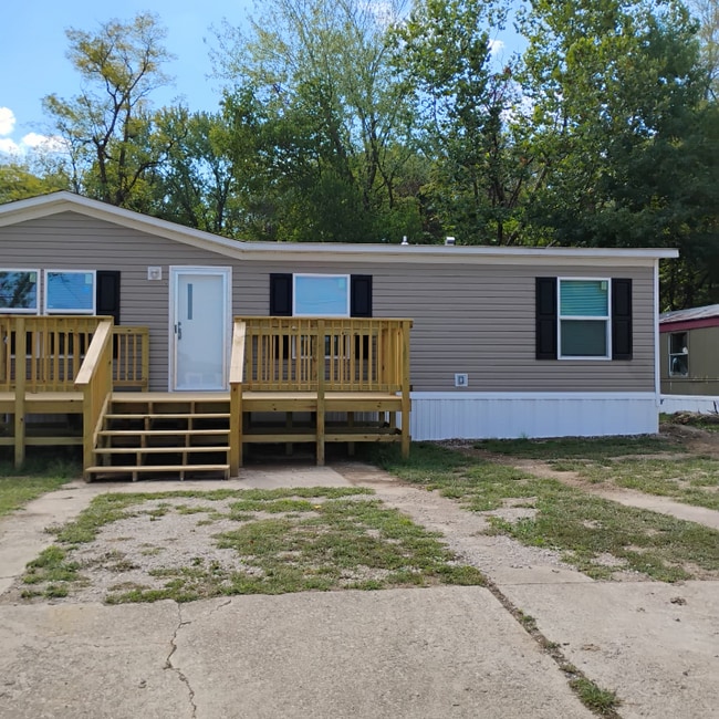 Photo - 98 Deerwood Park