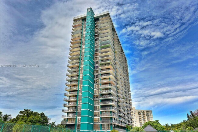Building Photo - 780 NE 69th St Unit 1908