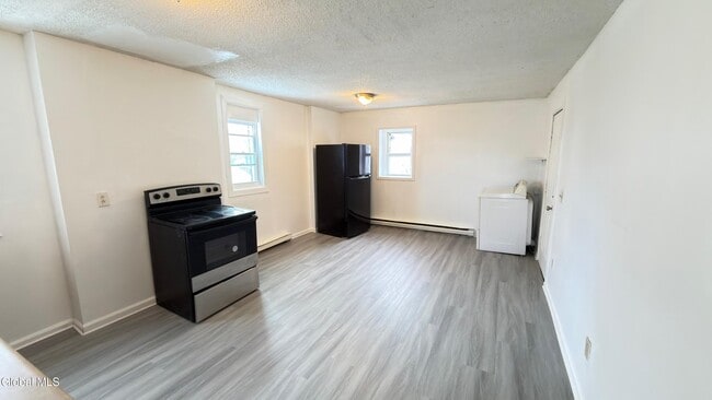 Photo - 3134 6th Ave Unidad 3