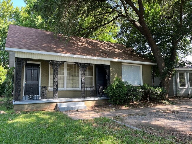 Building Photo - Broadmoor 2BR/2BA Duplex