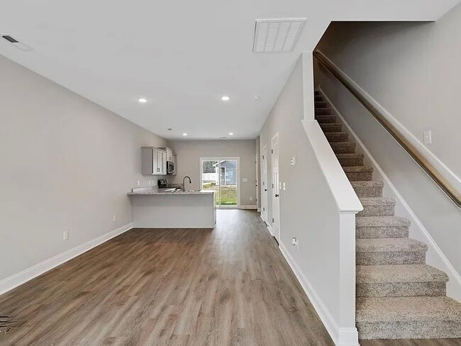 Photo - 165 Loren Rd