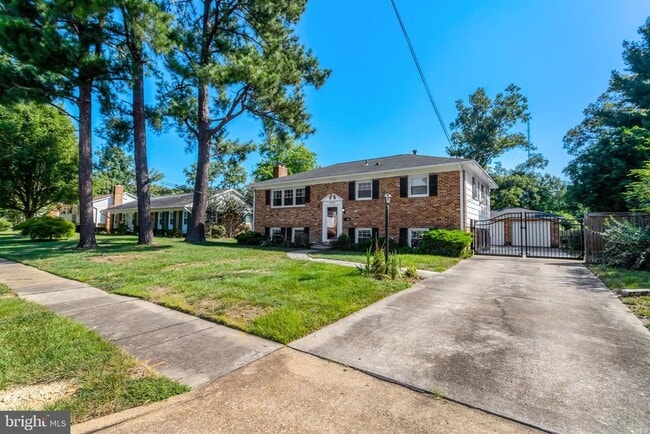 Photo - 7907 Donelson St