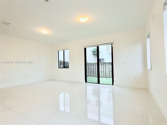 Photo - 404 SW 91st Ct