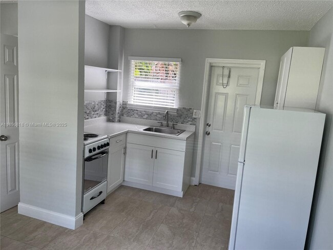 Photo - 2805 NE 6th Ln Unit 3