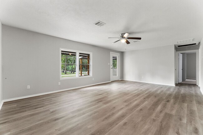 Photo - 601 Dogwood Trail