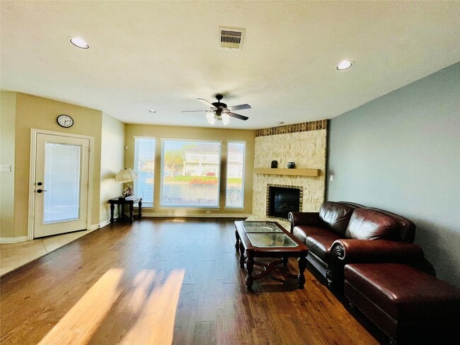 Photo - 14303 Tasmania Ct