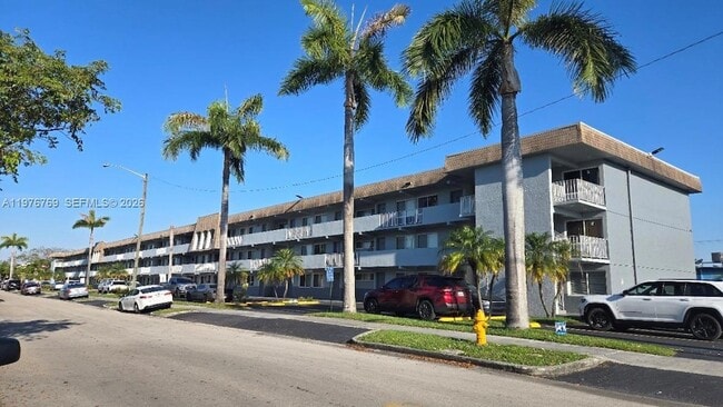 Building Photo - 11005 SW 1st St Unit 203