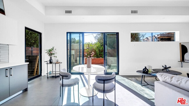 Photo - 1123 N Formosa Ave Unit 2