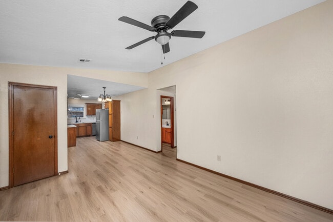 Photo - 6111 NW Maple Ave