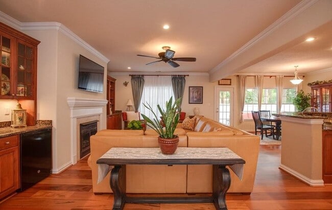Photo - 3 Bedroom 2.5 Bath Townhouse style Condo in Great Neck