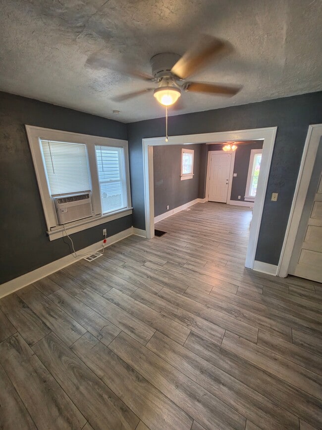 Photo - 1620 Gummer Ave