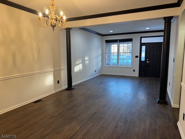 Photo - 244 Levinberg Ln