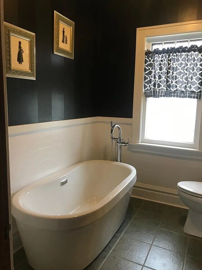 Photo - 1802-1806 Superior Ave - Duplex Unit 1802