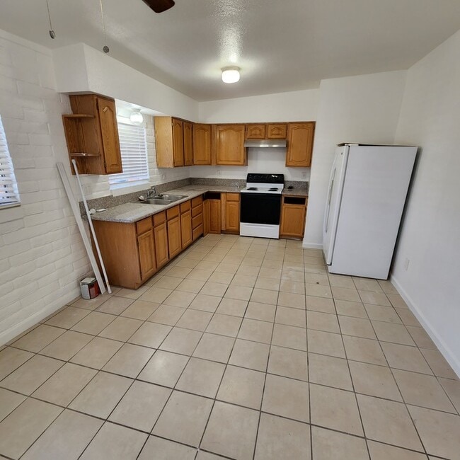 Photo - 301 W Alaska St