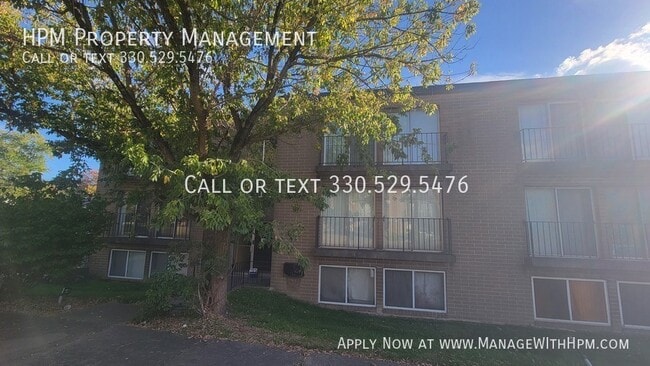 Building Photo - 717 E Waterloo Rd Unit D