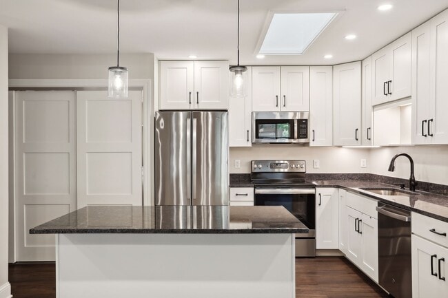 Photo - 1195 Weston Ln N House