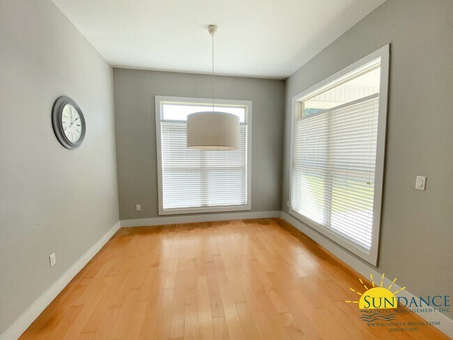 Photo - 303 Greyfox Cir