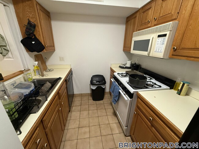 Building Photo - 147 Kelton St Rental