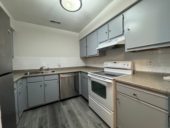Photo - 37 Greenwich Ave Unit APT 3-11
