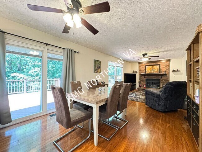 Photo - 3821 Jocelyn Dr