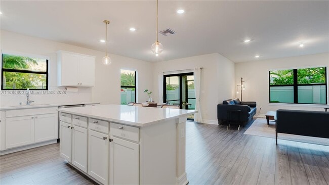 Photo - 3001 Hibiscus Ave