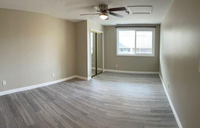 Photo - Upgraded 3 bedroom, 3 bath Multiplex Singl... House