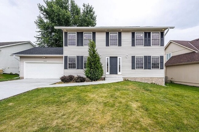 Building Photo - Gretna Gem: 4 Bedroom Home with Room to Grow