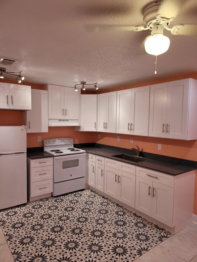 Photo - 5020 Norma Elaine Rd Unit B