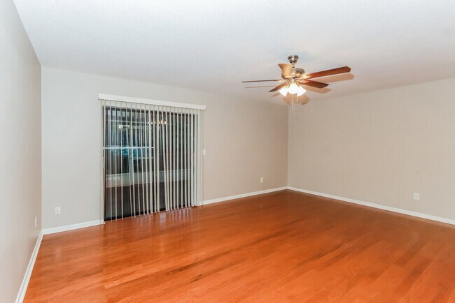 Photo - 7815 Capwood Ave