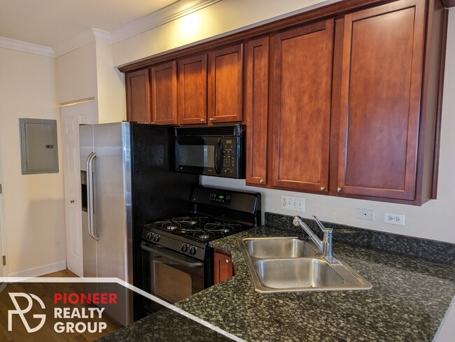 Photo - 3246 N Clifton Ave Apartments Unit W1