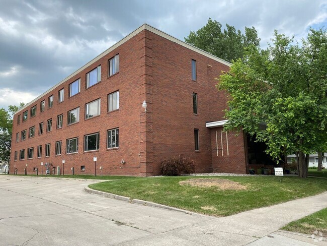 Building Photo - 2 Bedroom/1 Bathroom Available Near UND Unit #15 Rental