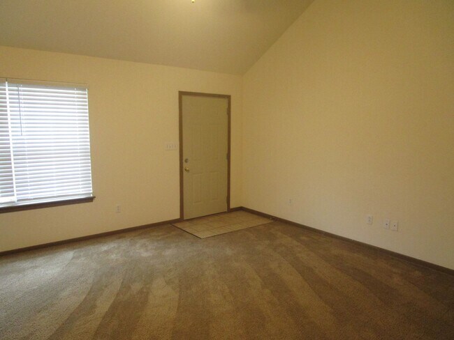 Photo - 605-607 Glenstone Dr. Unit 607 Glenstone Dr.