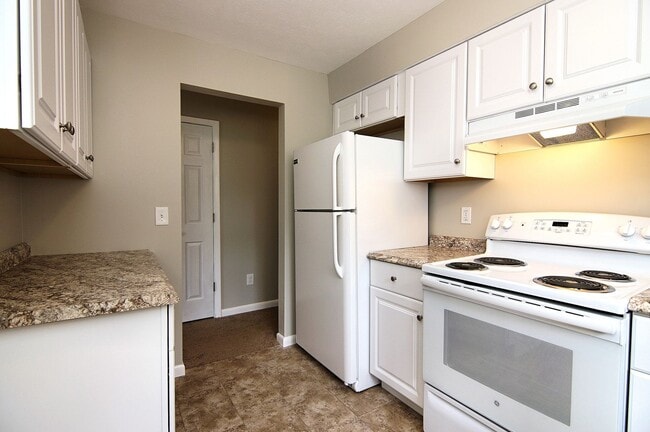 Photo - 2 Bedroom, 1 Bathroom Apartment with Garage Access at Parkridge Ct. - 960 Sq Ft Unidad PR 1095-2