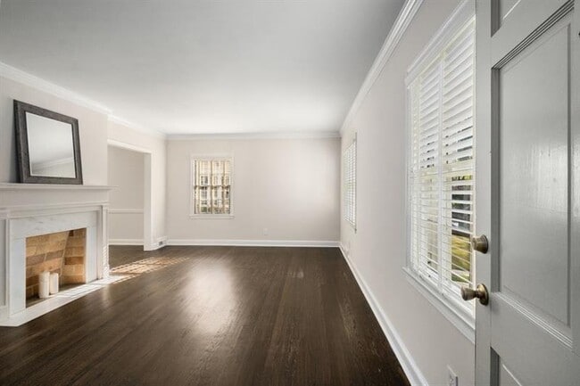 Photo - 140 Rumson Rd NE