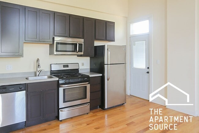Building Photo - 2956 N Racine Ave Unit 3R