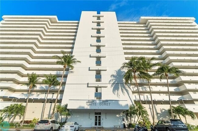 Building Photo - 2200 NE 33rd Ave Unit 17C Rental