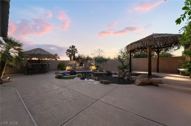 Photo - 2676 Lochleven Way