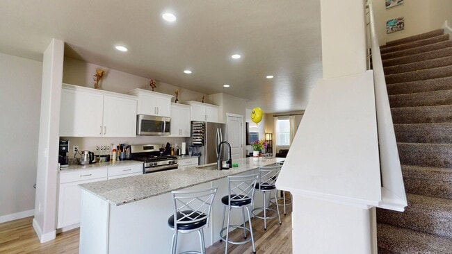 Photo - Spacious Townhome - 4 Bedrooms/3 Baths in South Jordan