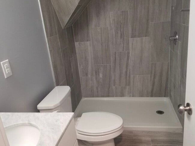 Photo - 327 S 46th St