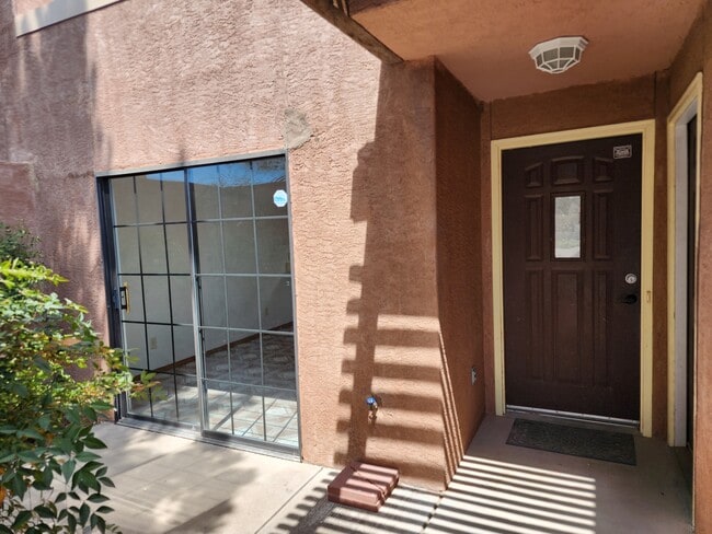 Photo - 1623 S Main St