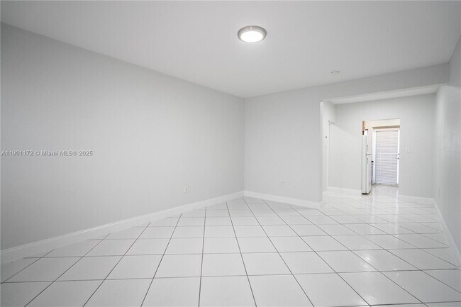 Photo - 7640 Carlyle Ave Unidad 4A