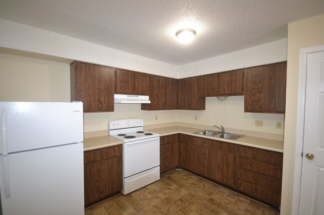 Building Photo - Dogwood Apartments Unit 15