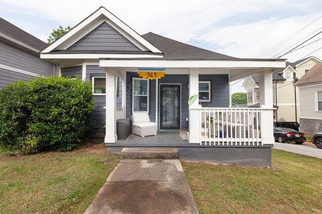 Photo - Stylishly Updated 3/2 w/ Large Deck in Grant Park!