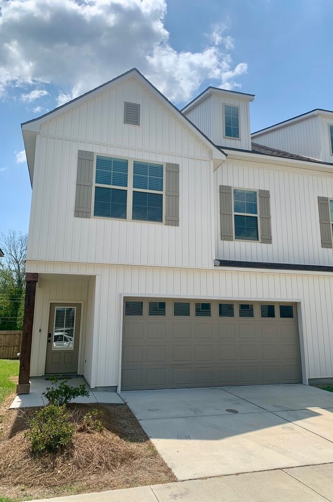 3BD/2.5BA Townhome in Cottages at Universi... - 3BD/2.5BA Townhome in Cottages at Universi...