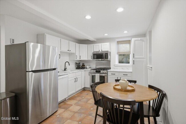 2 Madison Ave Unit 1