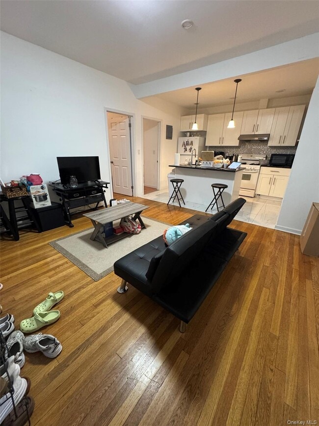 Building Photo - 39-14 214th Pl Unit 1FL