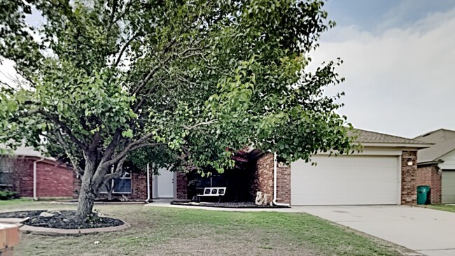 Nice 3 Bedroom 2 Bathroom Home with Storm ... - Nice 3 Bedroom 2 Bathroom Home with Storm ...