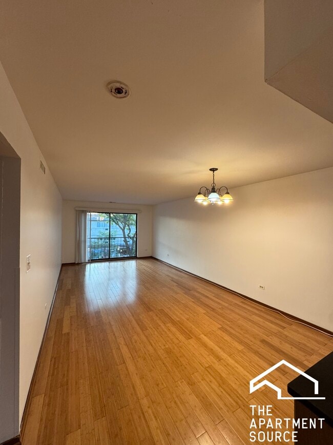 Building Photo - 7427 N Western Ave Unit 3N