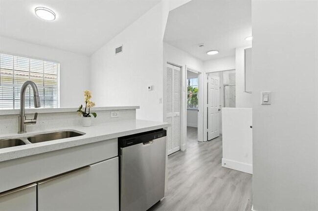 Photo - 18650 SW 28th Ct